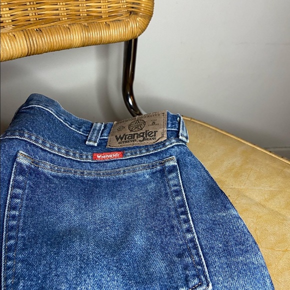 Vintage wrangler relaxed fit jeans. - Picture 2 of 5